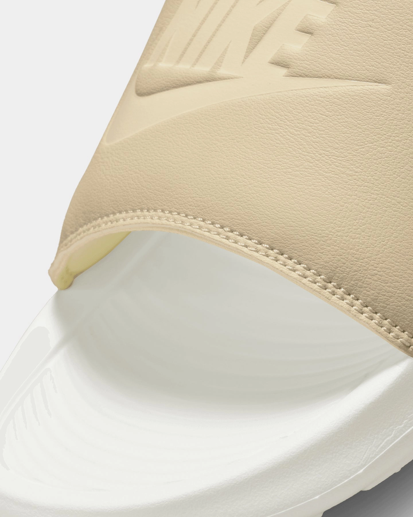 Nike Women's Victori One Sanddrift/Coconut
