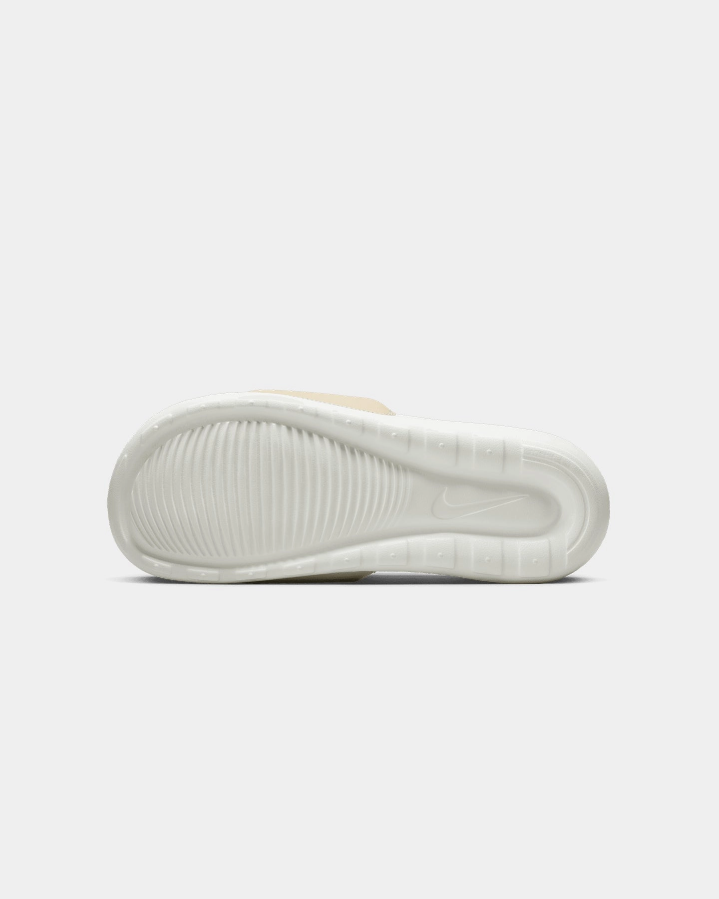 Nike Women's Victori One Sanddrift/Coconut