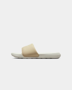 Nike Women's Victori One Sanddrift/Coconut