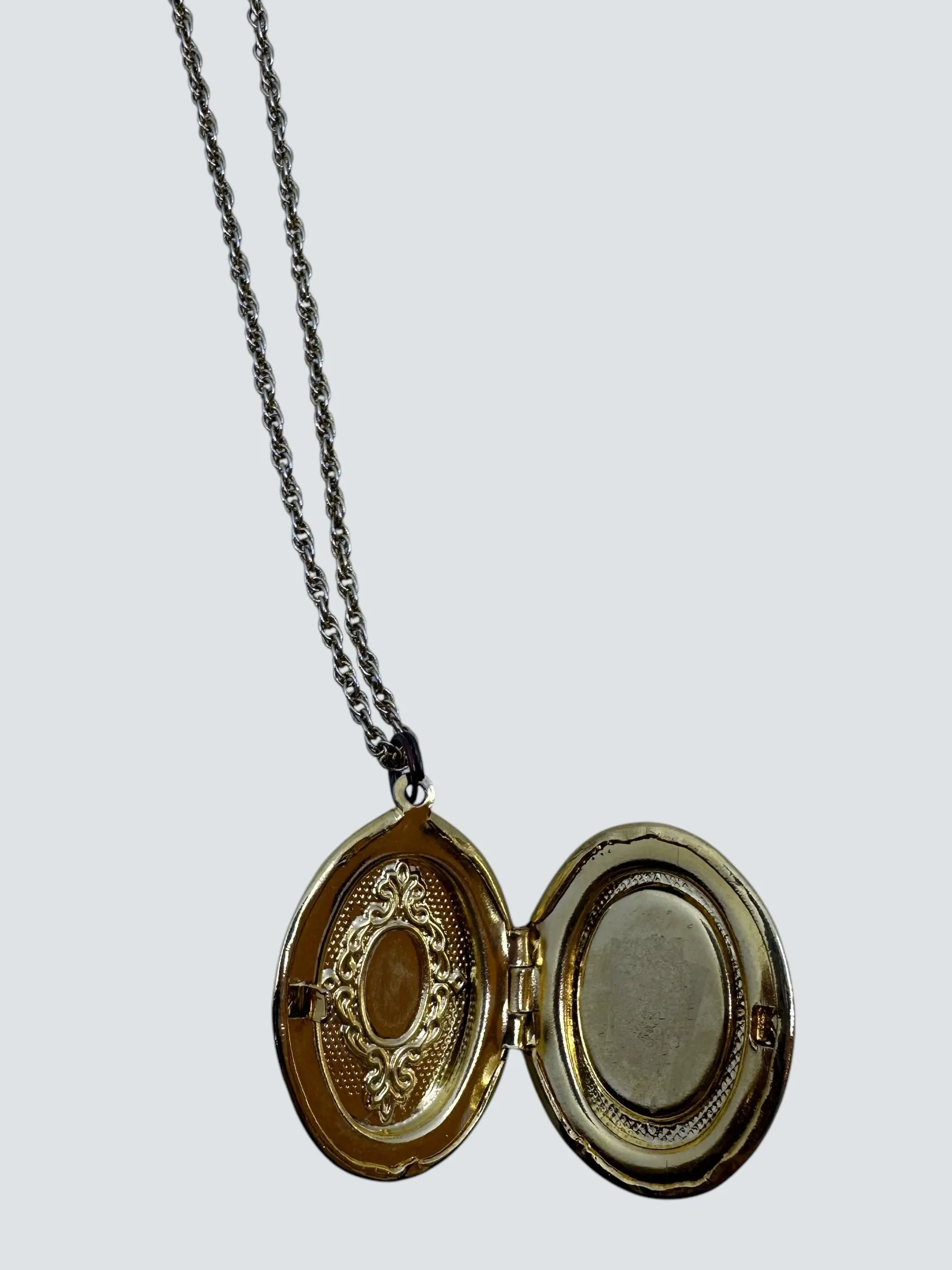 Vintage Goldtone Pendant  Necklace