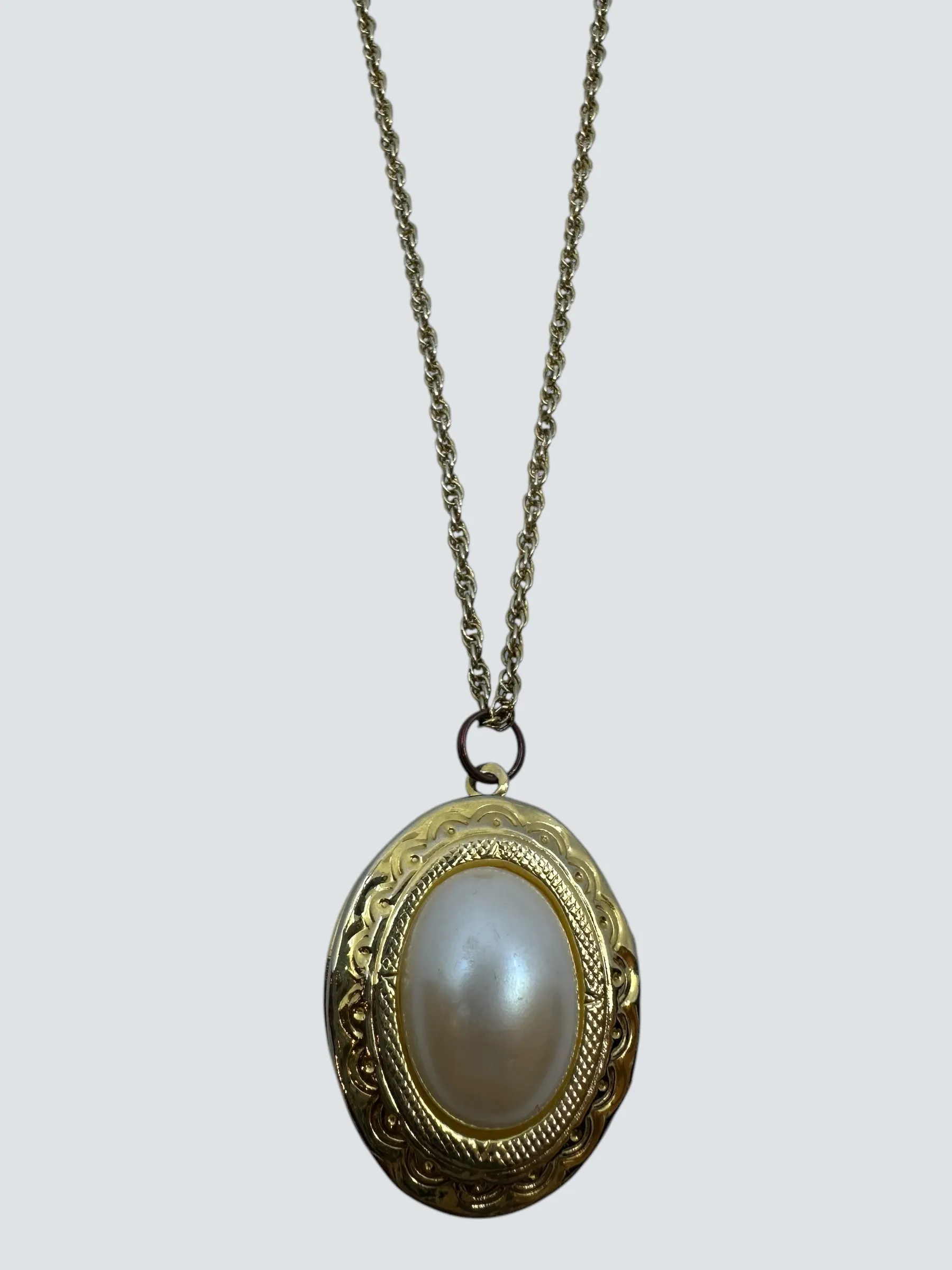 Vintage Goldtone Pendant  Necklace