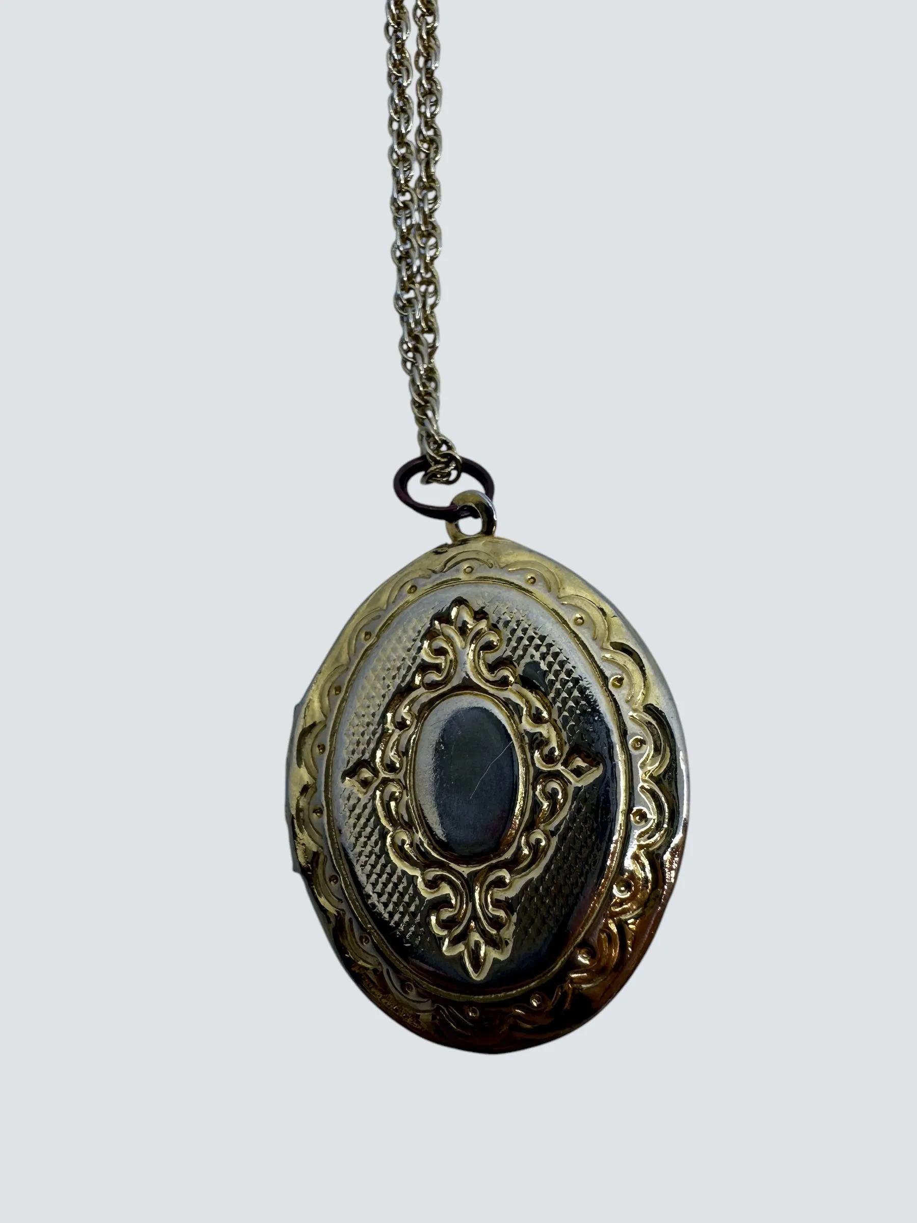 Vintage Goldtone Pendant  Necklace