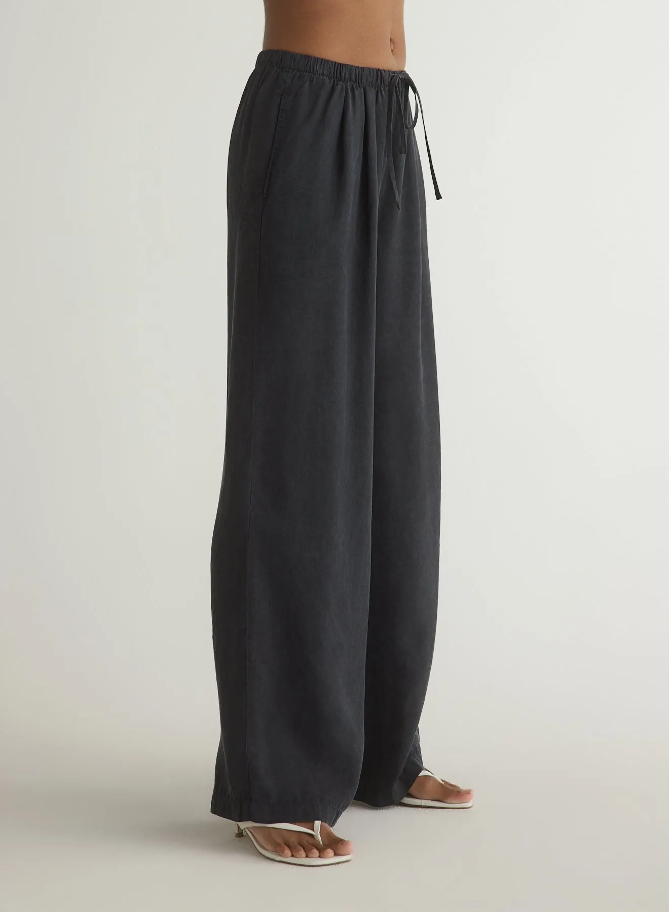 Wide Leg Pleated Pant - Vintage Black